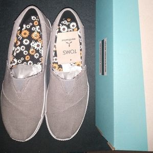 SOLD NEW Tom's Alpargata Boardwalk size 8.5